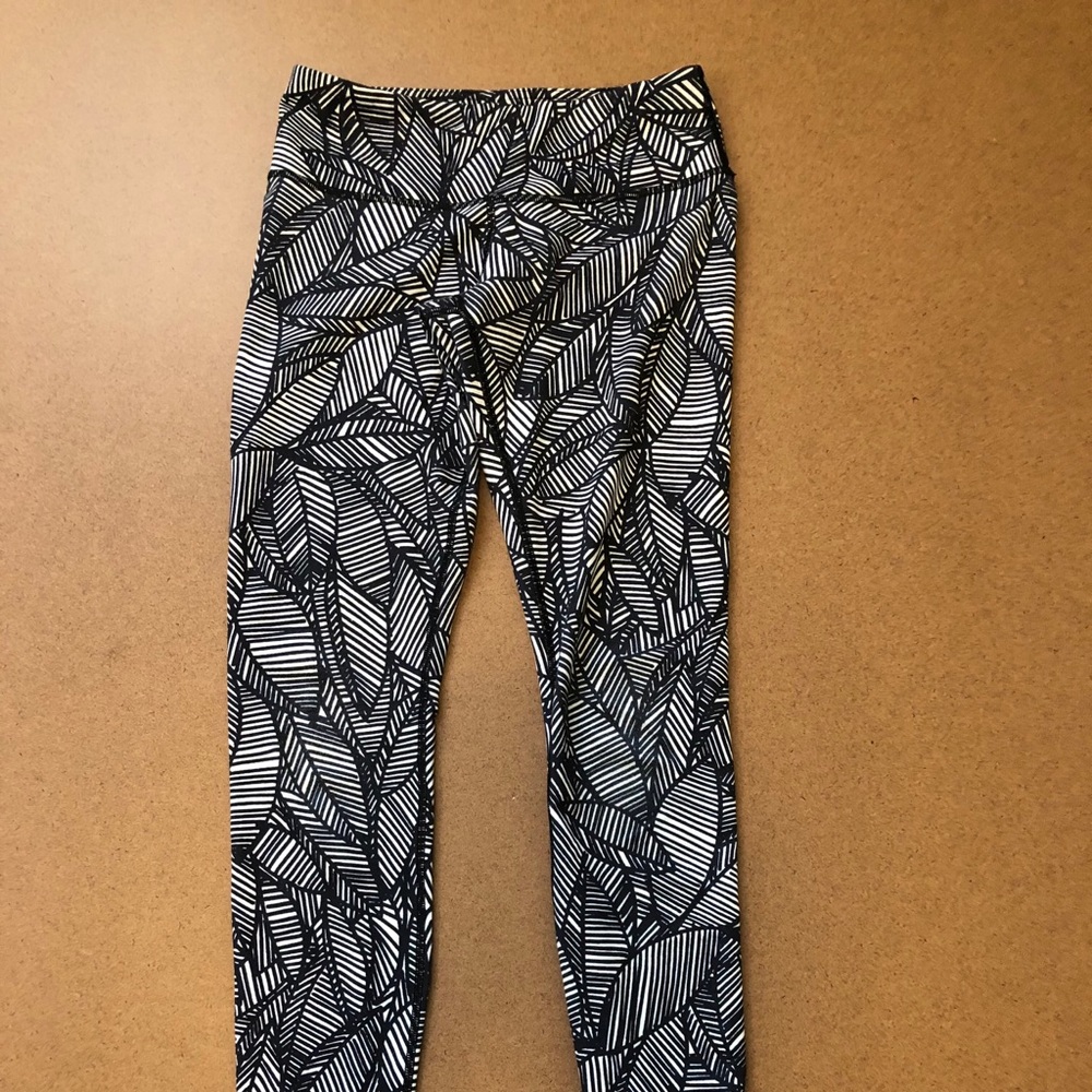 Lululemon wunder unders banana leaf print EUC